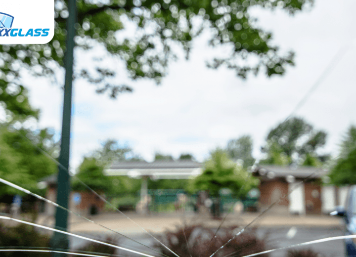 Micro-fissure sur le pare-brise à Bourges