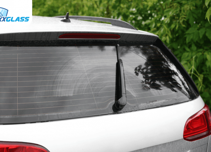 Réparation de la fissure de votre lunette arrière à Ingré